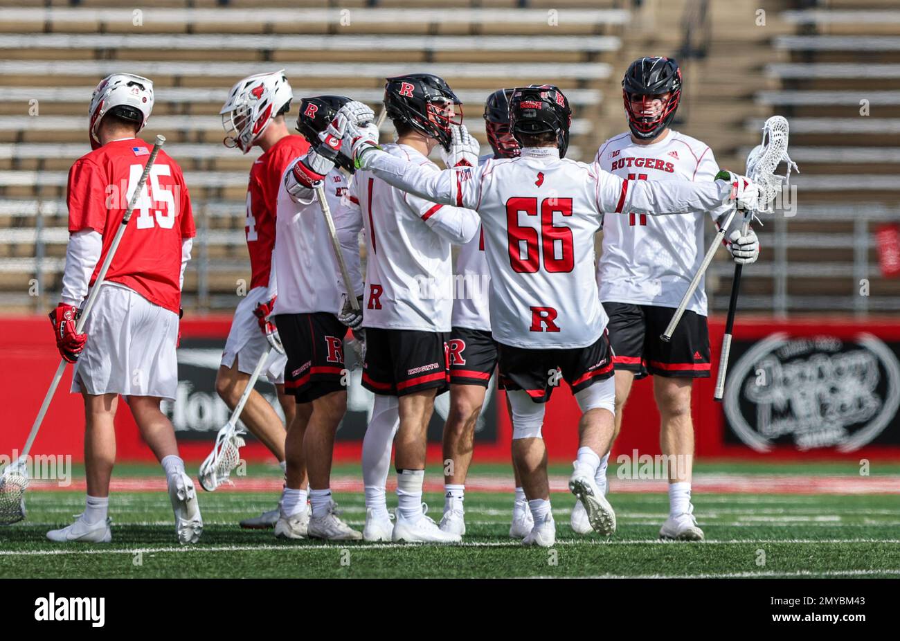 04 febbraio 2023: Rutgers celebra un gol durante una partita di apertura della stagione NCAA Mens Lacrosse tra le volpi rosse mariste e i cavalieri scarlatto Rutgers allo STADIO SHI di Piscataway, N.J. Mike Langish/Cal Sport Media. Foto Stock