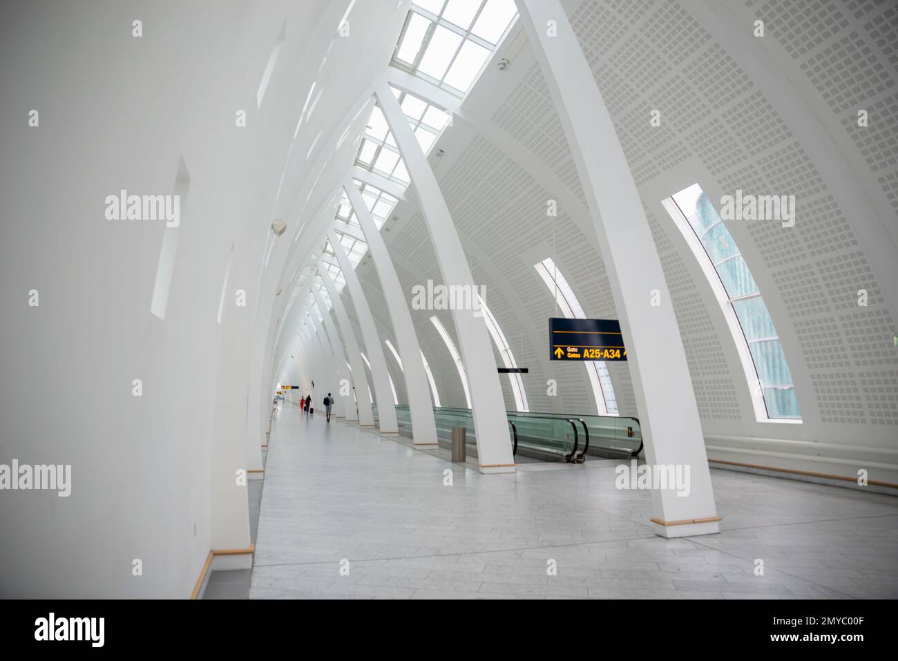 Architettura moderna all'aeroporto di Copenhagen, Kastrup, Danimarca Foto Stock