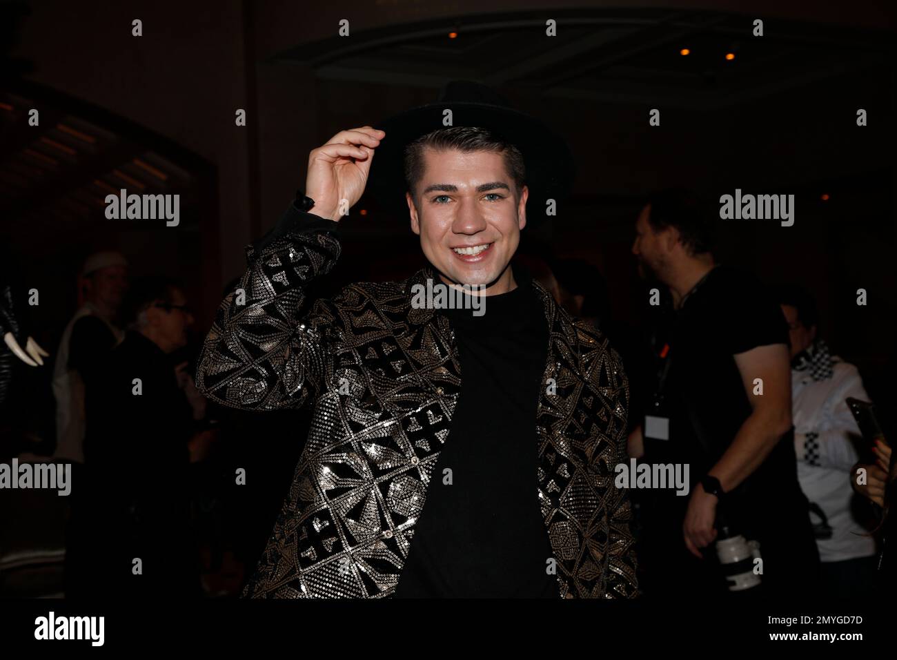 Maximilian Seitz bei der Anja Gockel Fashion Show 'sense' auf der Berlin Fashion Week Autunno/Inverno 2023 im Hotel Adlon Kempinski. Berlino, 18,0 Foto Stock