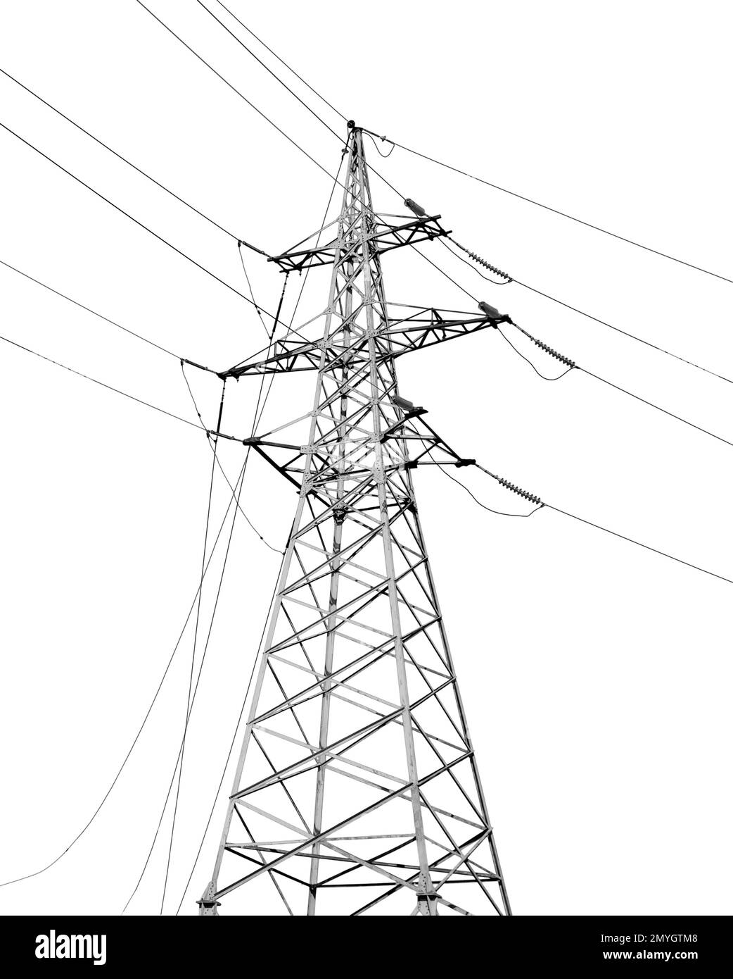 Torre ad alta tensione isolata su bianco. Trasmissione di potenza elettrica Foto Stock