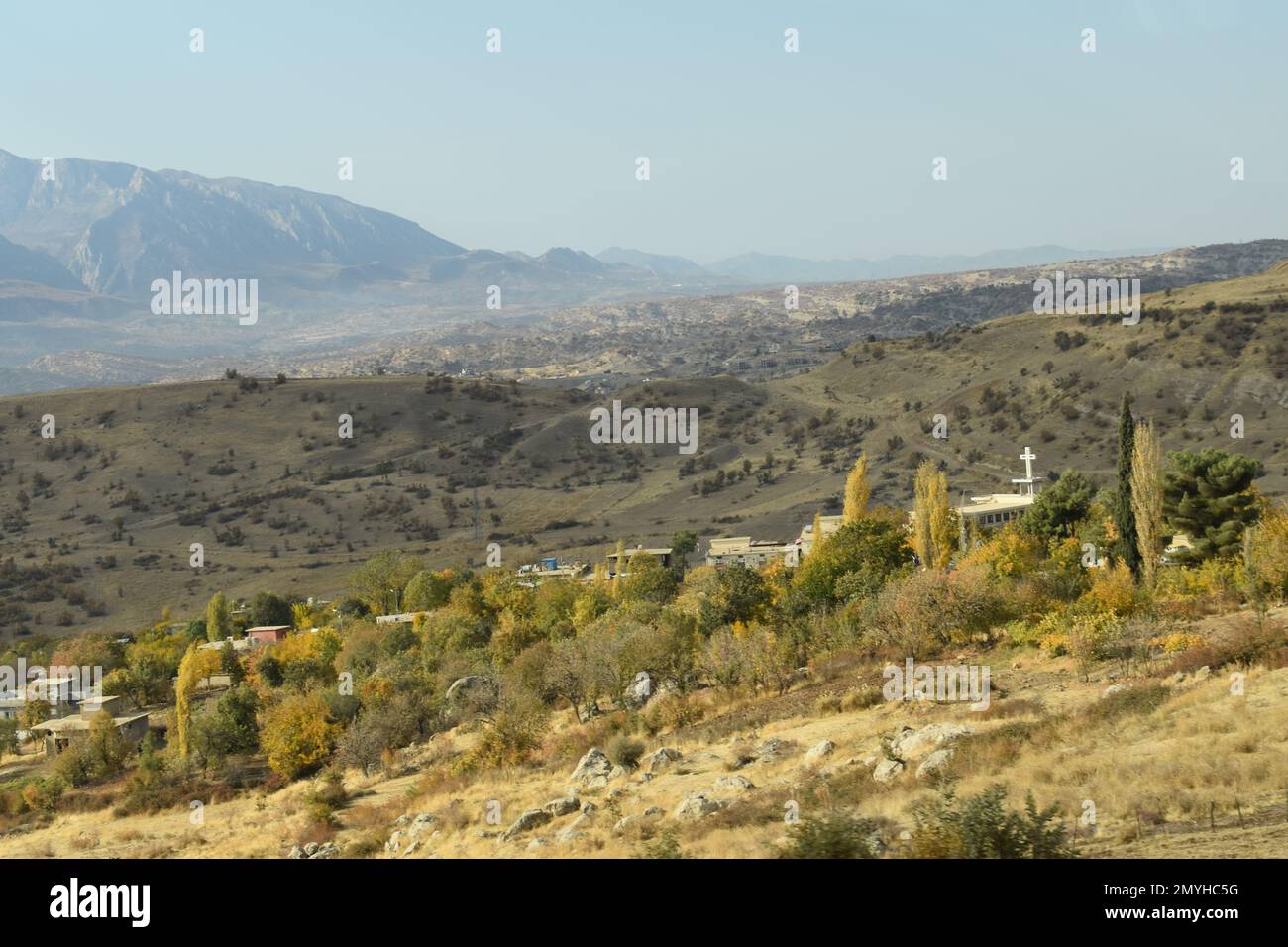 Un piccolo villaggio sulle montagne del nord dell'Iraq (Kurdistan) Foto Stock