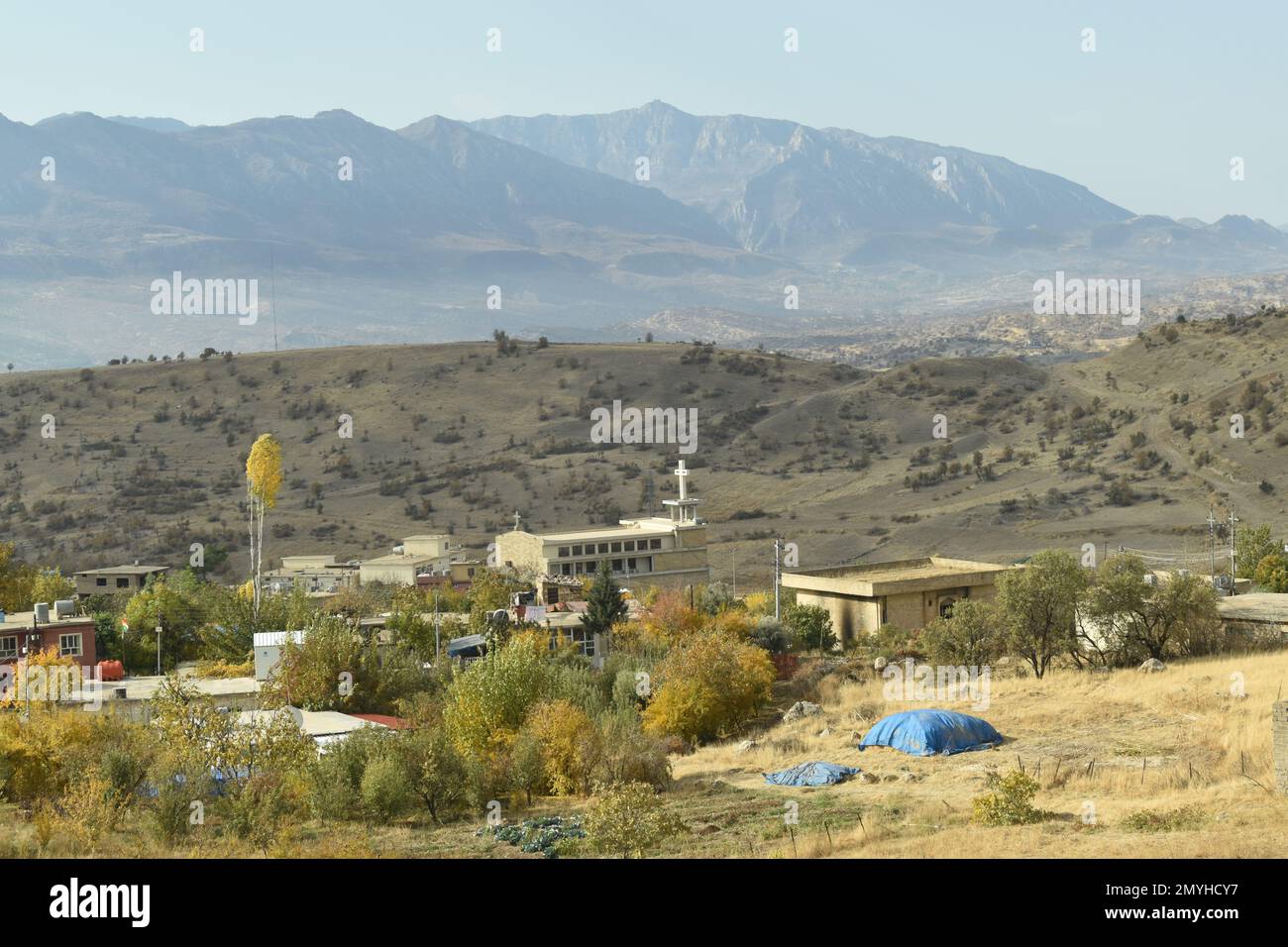 Un piccolo villaggio sulle montagne del nord dell'Iraq (Kurdistan) Foto Stock