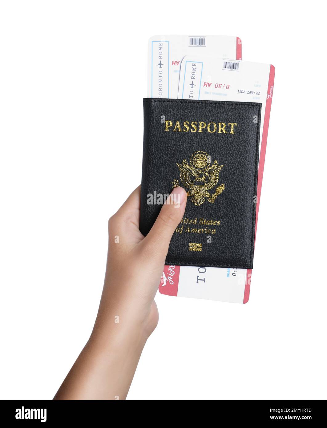 Donna in possesso di passaporto con biglietti su sfondo bianco, primo piano. Concetto di agenzia di viaggi Foto Stock