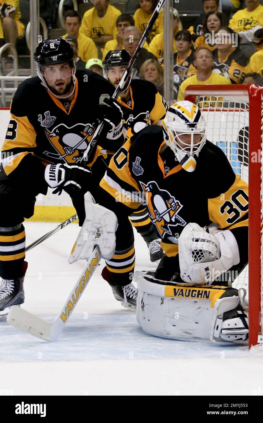 Pittsburgh Penguins' Brian Dumoulin (8) stands beside goalie Matt Murray (30) as they play against the San Jose Sharks in Game 1 of the Stanley Cup final series Monday, May 30, 2016, in Pittsburgh. (AP Photo/Keith Srakocic) Foto Stock
