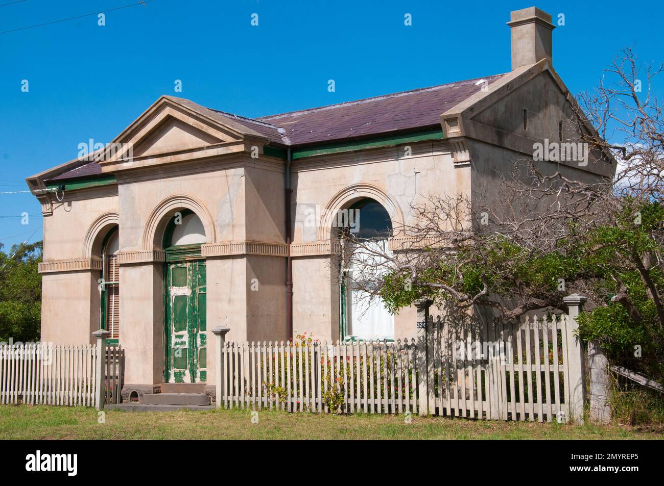 Ex edificio 19th C. London Chartered Bank nella città fantasma di Maiorca vicino a Maryborough, nel Victorian Central Goldfields, Australia Foto Stock