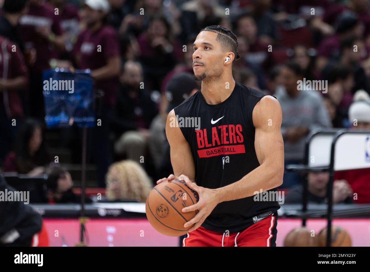 Chicago, Stati Uniti. 04th Feb, 2023. Josh Hart (11 Portland Trail Blazers) ottiene colpi in su prima della partita tra i Chicago Bulls e Portland Trail Blazers sabato 4 febbraio 2023 presso lo United Center, Chicago, USA. (NESSUN USO COMMERCIALE) (Foto: Shaina Benhiyoun/Sports Press Photo/C - UN'ORA DI SCADENZA - ATTIVA FTP SOLO SE LE IMMAGINI HANNO MENO DI UN'ORA - Alamy) Credit: SPP Sport Press Photo. /Alamy Live News Foto Stock