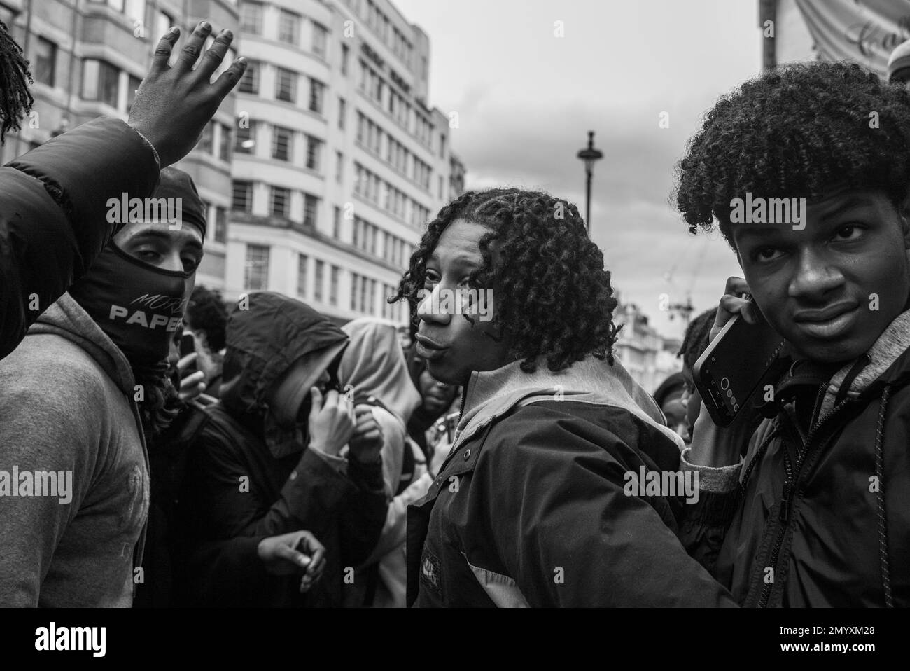 L'artista Trill Digga D aka Rhys Herbert film video di musica in Piccadilly Circus. Londra/Regno Unito Foto Stock