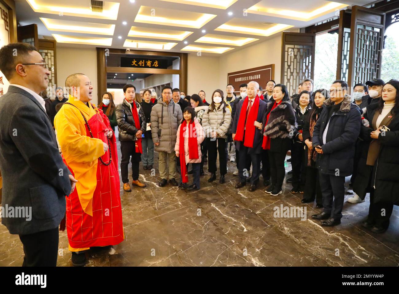 CHONGQING, CINA - 4 FEBBRAIO 2023 - funzionari consolari del Consolato generale a Chongqing Scopri la profonda cultura di Liangping a Shuanggui T. Foto Stock