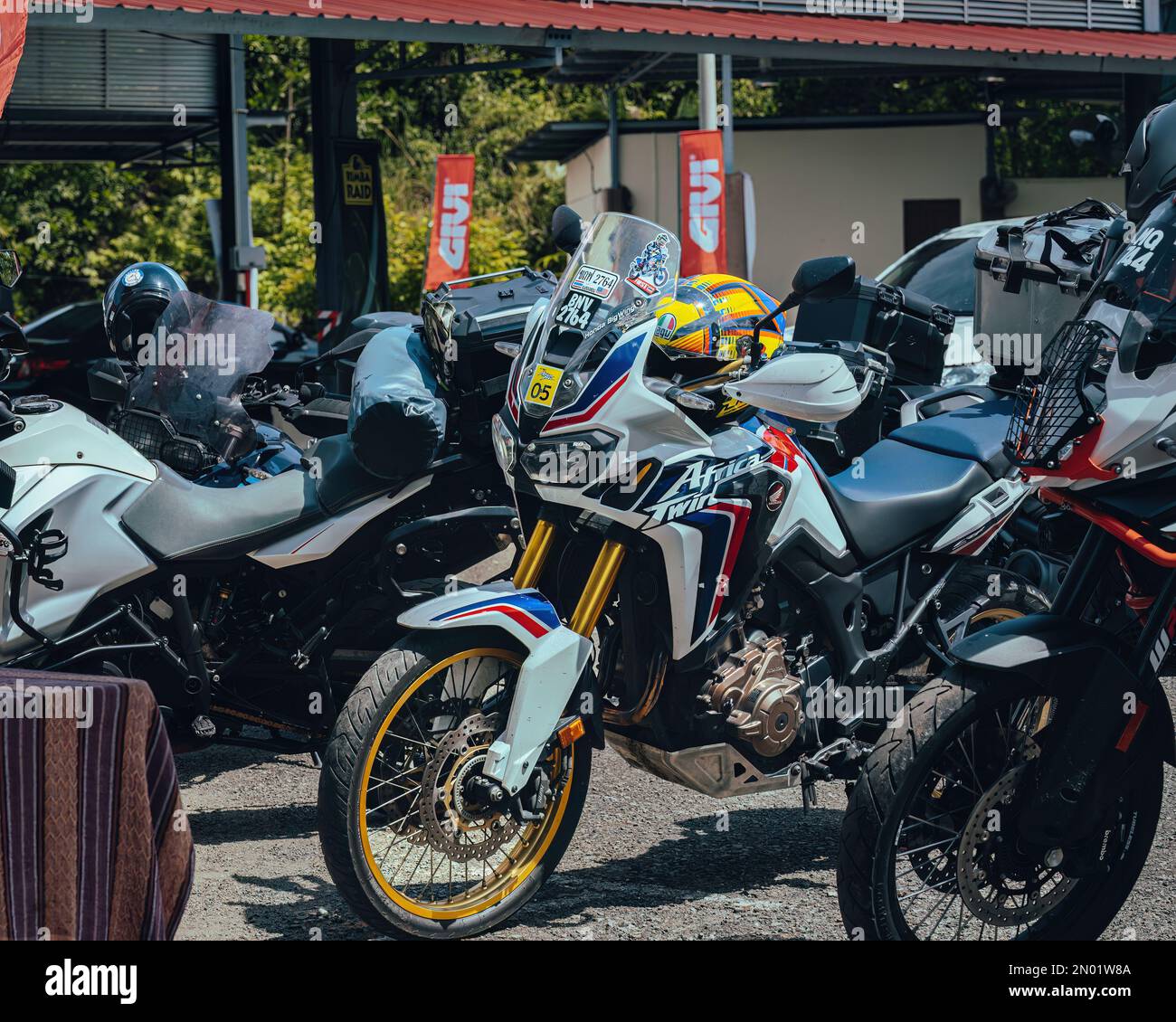 Pahang, Malesia - 24 settembre 2022 Africa gemella motociclette presso il parcheggio. Foto Stock