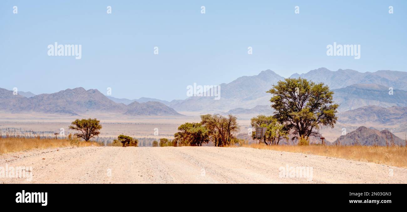 C19 strada in Namibia, tra Maltahohe e Sesriem Foto Stock