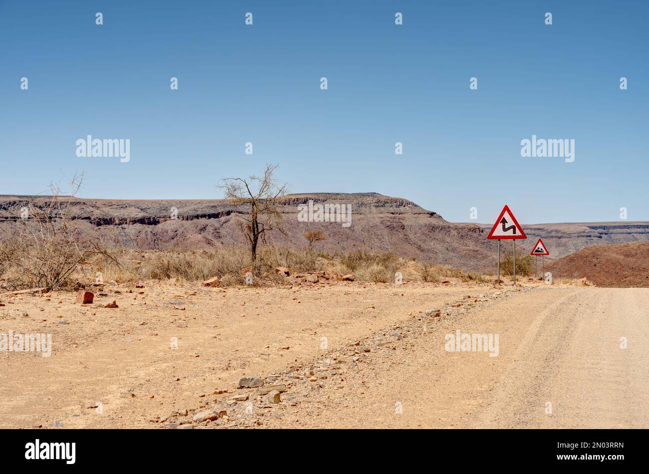 C19 strada in Namibia, vicino al Passo Tsaris Foto Stock