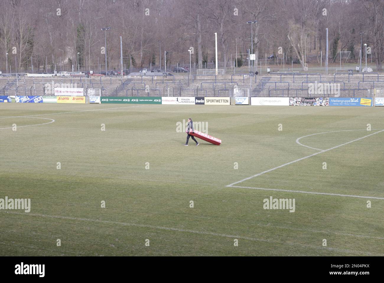 Potsdam, Germania. La partita è stata annullata prima di iniziare la partita della Bundesliga femminile tra il 1. Turbina FFC Potsdam e FC Bayern Monaco, a Potsdam, Germania (Iñaki Esnaola pH.). Potsdam, Germania, 5 febbraio 2023. Credit: Iñaki Esnaola/Alamy Live News Foto Stock