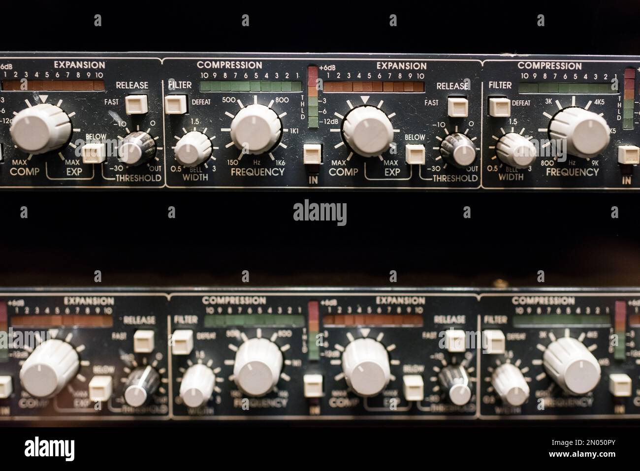 Apparecchiatura di registrazione audio vintage in uno studio di registrazione analogico professionale Foto Stock