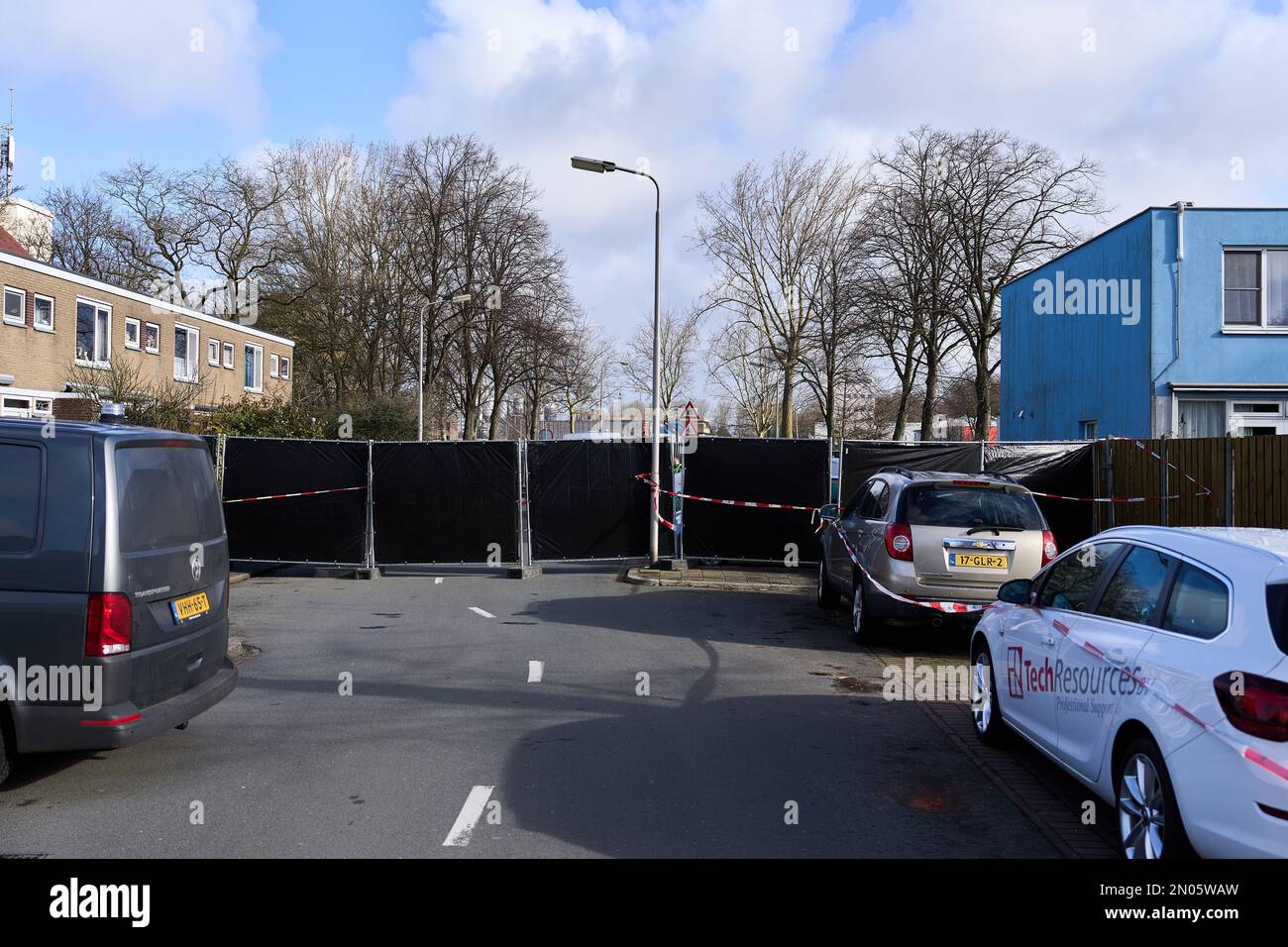 DELFT - polizia sul posto dove una persona è morta in un pugnale e dove altre due persone sono state ferite. I due feriti sono stati portati in ospedale. ANP PHIL NIJHUIS olanda fuori - belgio fuori Foto Stock