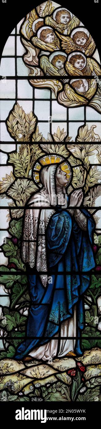 La luce a sinistra della finestra Est in New All Hallows Church, Fletchertwon, Cumbria, Regno Unito Foto Stock