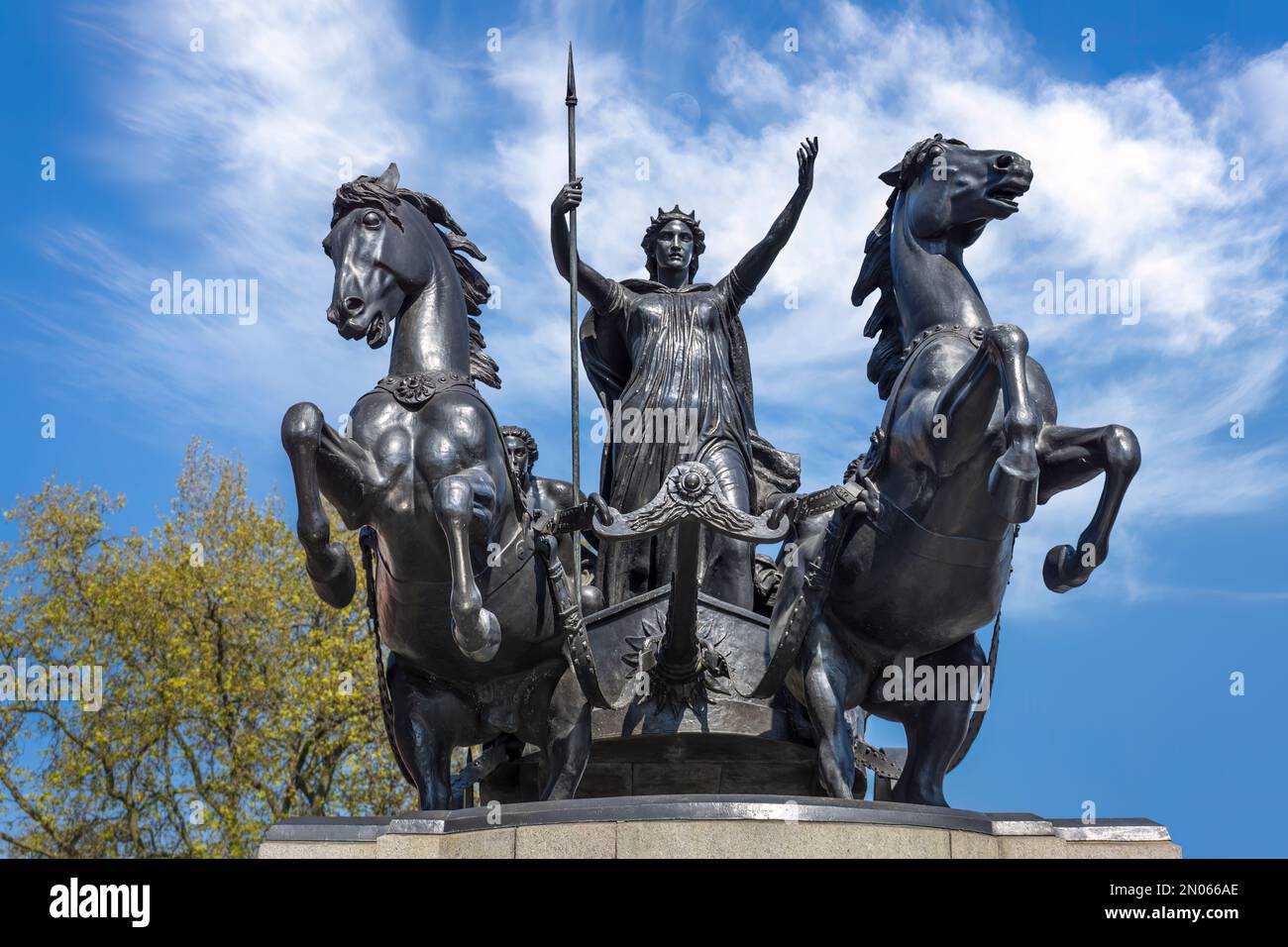 Boadicea e le sue figlie è una scultura in bronzo vicino a Westminster Bridge nel centro di Londra. Foto Stock