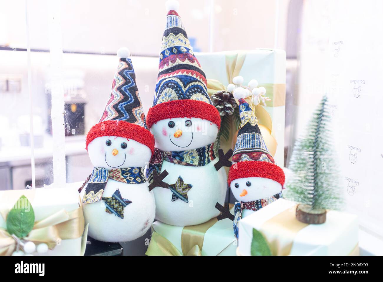 Decorazione bambola pupazzo di neve di Natale Foto Stock