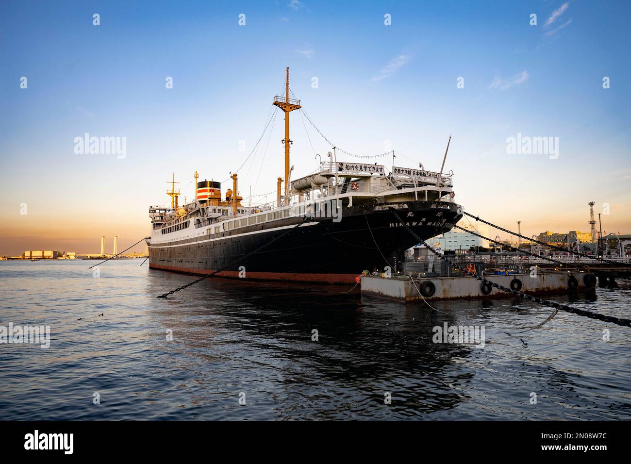 Yokohama, Prefettura di Kanagawa, Giappone. 5th Feb, 2023. Hikawa Maru (Æ°·å·ä¸¸), uno storico transatlantico situato a Yokohama, Giappone. Fu costruito nel 1929 e fu utilizzato come nave passeggeri fino al 1960. Oggi, è conservato come una nave museo che mostra lo stile di vita dei passeggeri giapponesi durante il suo periodo di funzionamento. (Credit Image: © Taidgh Barron/ZUMA Press Wire) SOLO PER USO EDITORIALE! Non per USO commerciale! Foto Stock