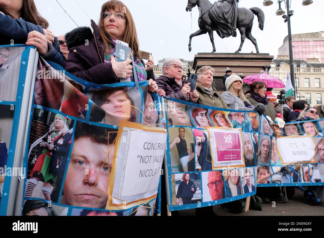 Glasgow, Scozia, Regno Unito. 5th febbraio 2023. In piedi per il Rally delle Donne a George Square, in piedi per i diritti e la sicurezza delle Donne e delle ragazze. Manifestazione contro una legge che consente agli uomini di utilizzare i servizi igienici delle donne e gli uomini che vengono inviati nelle carceri delle donne. Credit: Craig Brown/Alamy Live News Foto Stock