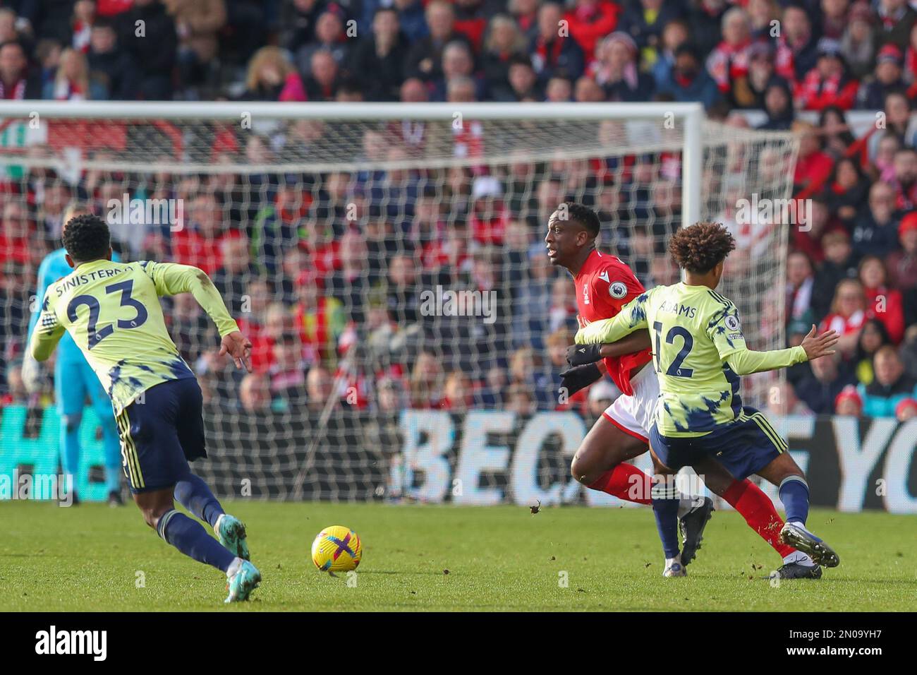 Tyler Adams #12 di Leeds fouls Willy Boly #30 di Nottingham Forest durante  la partita della Premier League Nottingham Forest vs Leeds United a City  Ground, Nottingham, Regno Unito, 5th febbraio 2023 (