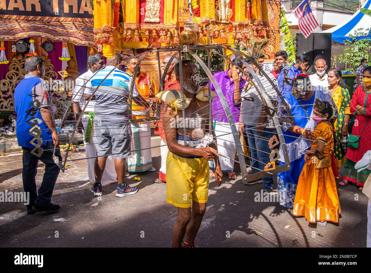 Thaipusam celebrazione in Penang. I devoti di eseguire kavadi attam verso il Signore Murugan, il dio della guerra nell'Induismo. Foto Stock