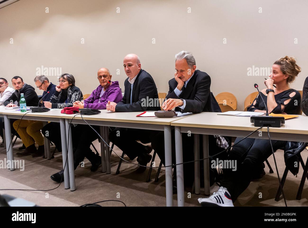 Parigi, Francia, Crowd HIV Experts at Meeting, IPERGAY Community Committee Meeting, on Prep with Paris sans Sida, AIDES, with Bernard JOMIER, France Lert, Sophie FLORENCE (Hotel Dieu) Medici francesi, ONG, sfide di salute pubblica Foto Stock