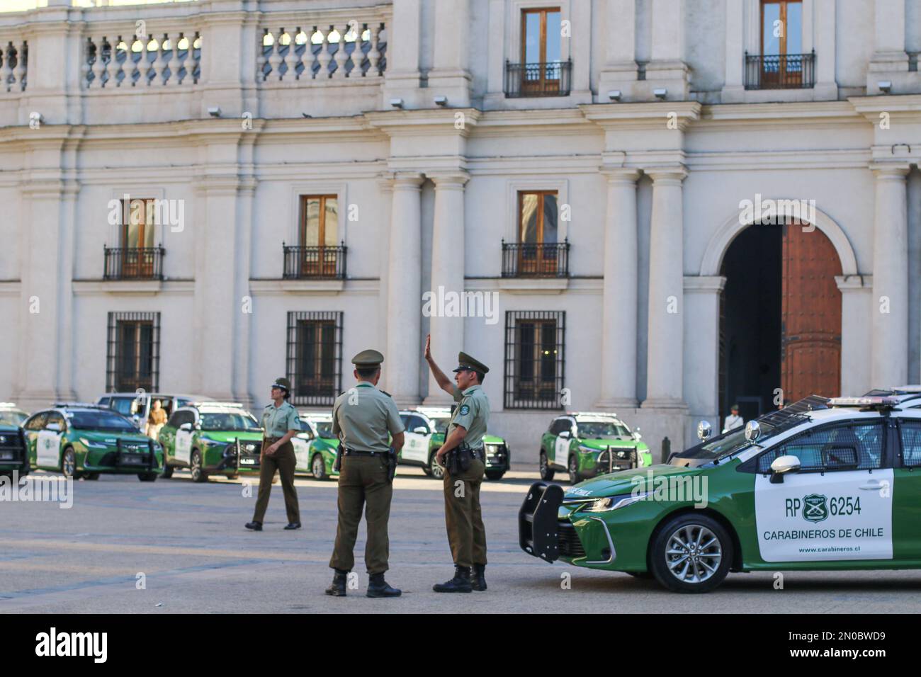 Durban, Cile. 01st Feb, 2023. La polizia cilena presenta una nuova flotta di veicoli per la pattuglia davanti al Palazzo la Moneda a Santiago, Cile, il 01 febbraio 2023. (Foto di Jesus Martinez/Sipa USA) Credit: Sipa USA/Alamy Live News Foto Stock