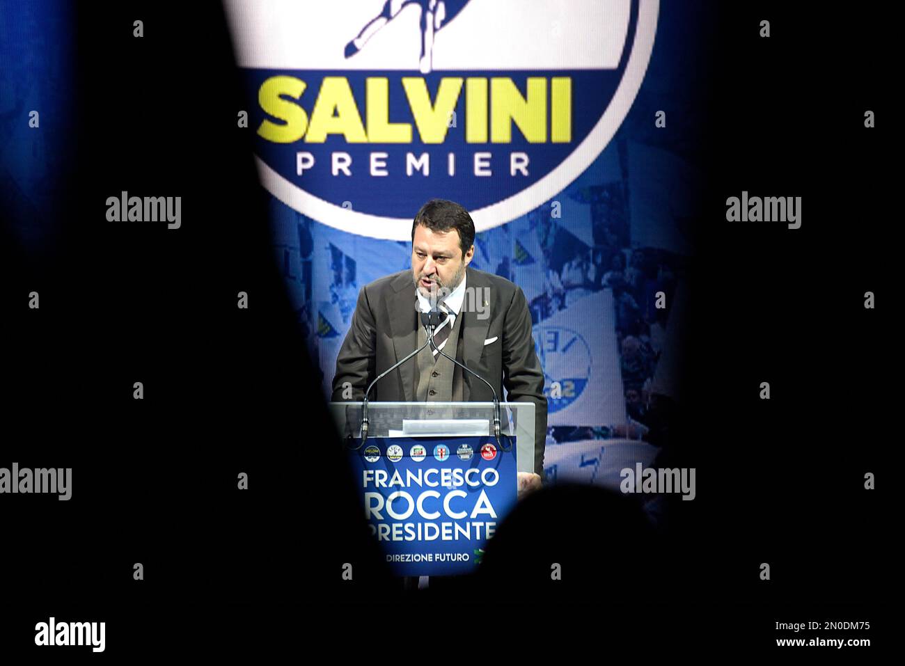 Il Ministro delle infrastrutture e dei Trasporti, Matteo Salvini, interviene durante la manifestazione a sostegno del candidato della coalizione di destra alla presidenza della Regione Lazio, Francesco Rocca. Il 12 e 13 febbraio 2023 votiamo per eleggere il Presidente della Regione Lazio e il Consiglio Regionale. Foto Stock