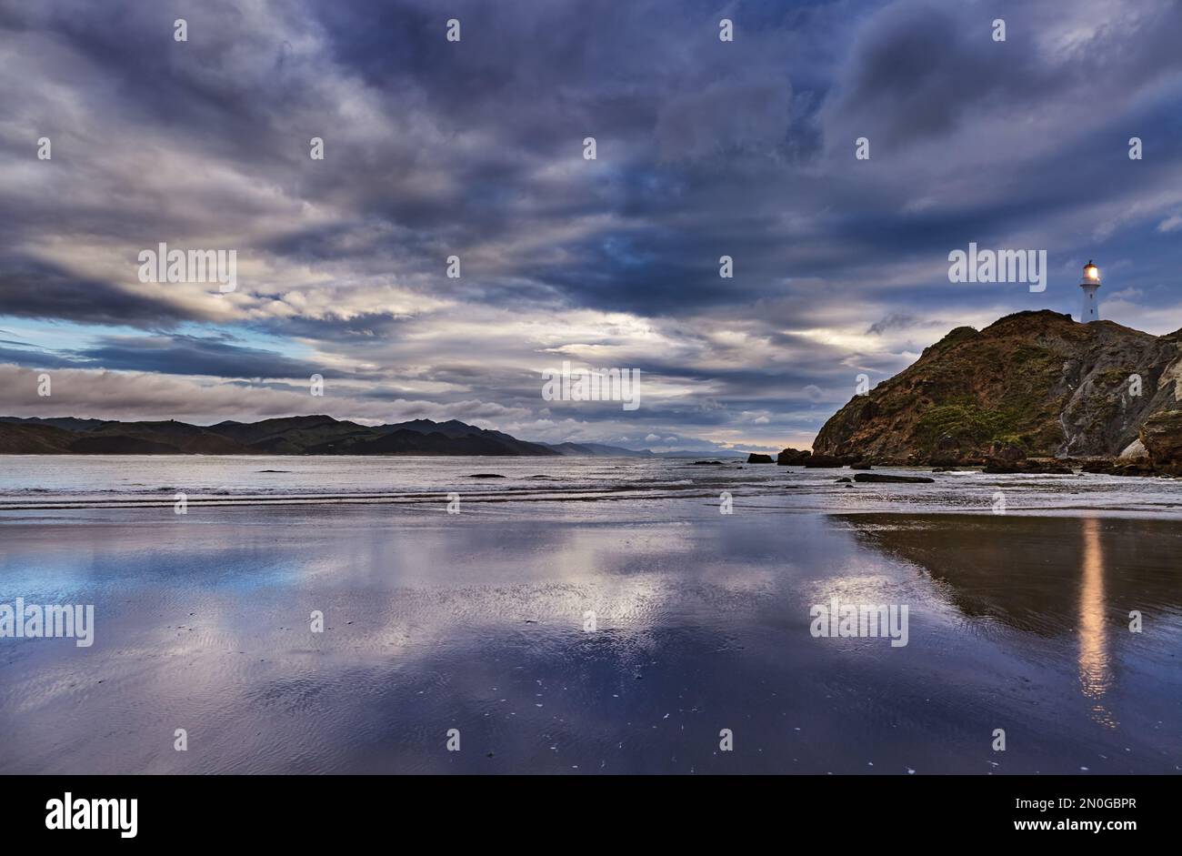 Castle Point Beach and Lighthouse, Sunrise, Wairarapa, Nuova Zelanda Foto Stock