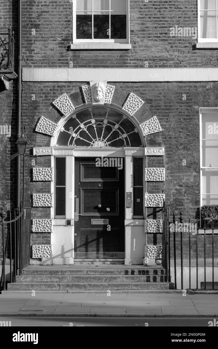 Porte ad arco a Bedford Square, Camden, Westminster. Foto Stock