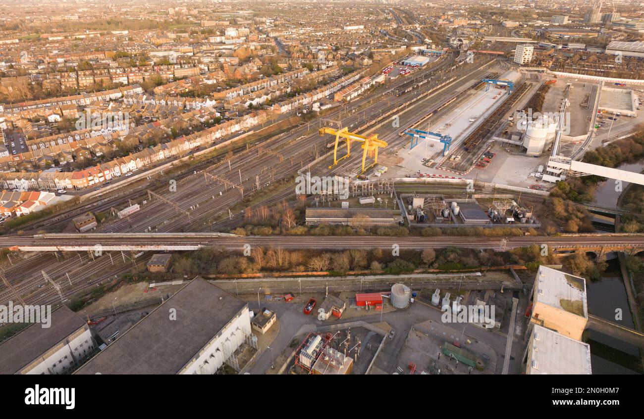 Acton Lane Power Station verso Harlesden, Londra Foto Stock