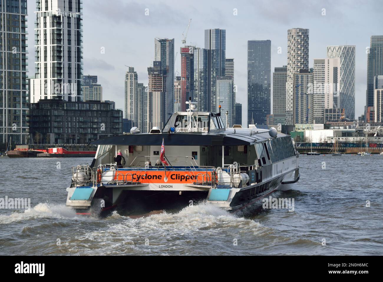 Uber Boat by Thames Clipper River bus vascello Cyclone Clipper che gestisce il servizio di autobus fluviale RB1 sul Tamigi a Londra Foto Stock