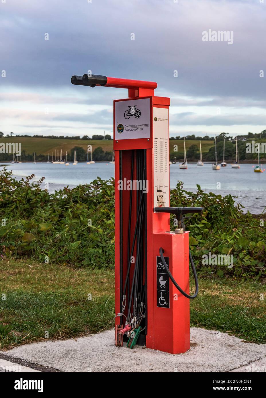 Stazione di riparazione self-service per biciclette a Crosshaven, co Cork. Irlanda. Foto Stock