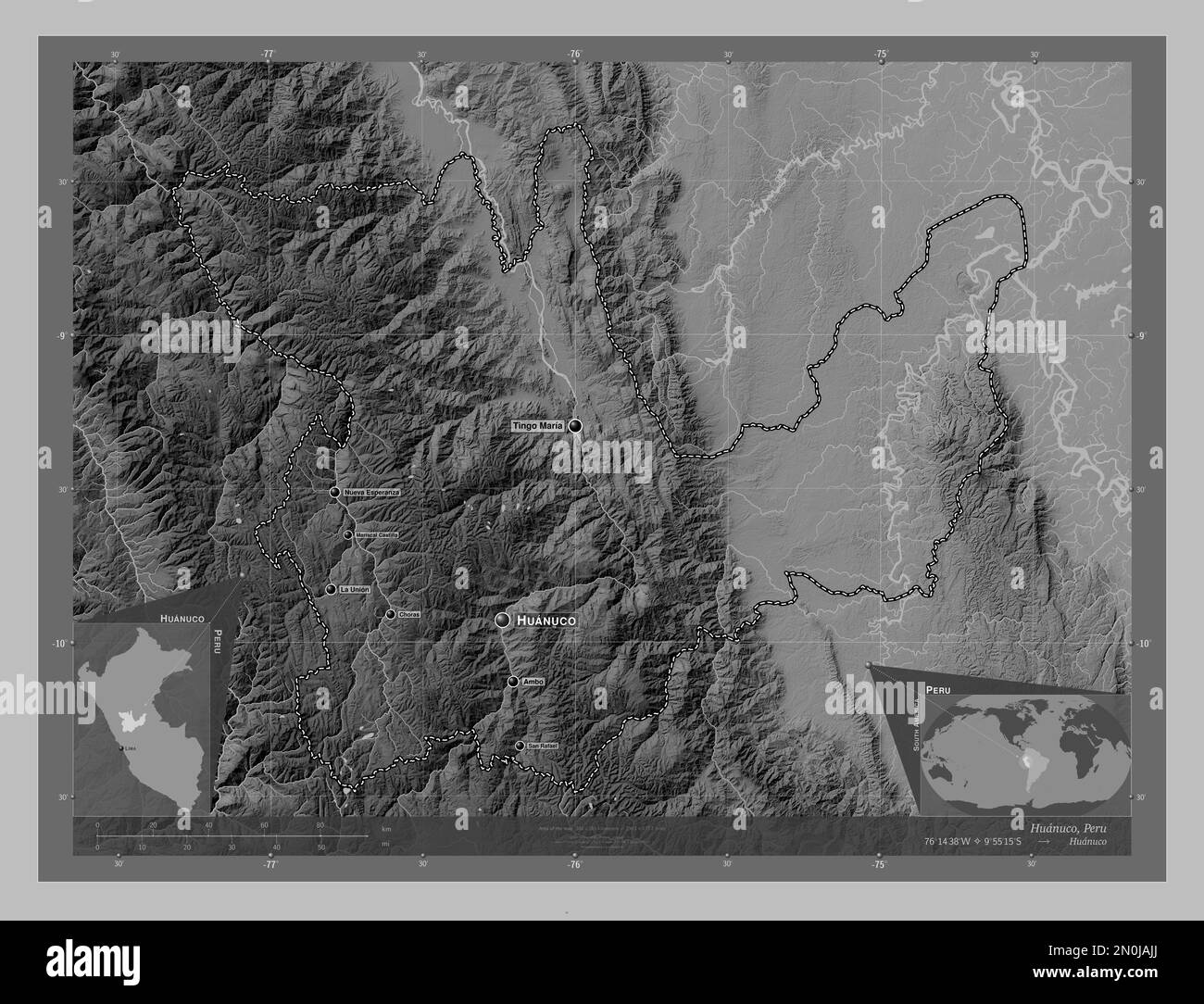 Huanuco, regione del Perù. Mappa in scala di grigi con laghi e fiumi. Località e nomi delle principali città della regione. Posizione ausiliaria ad angolo m Foto Stock