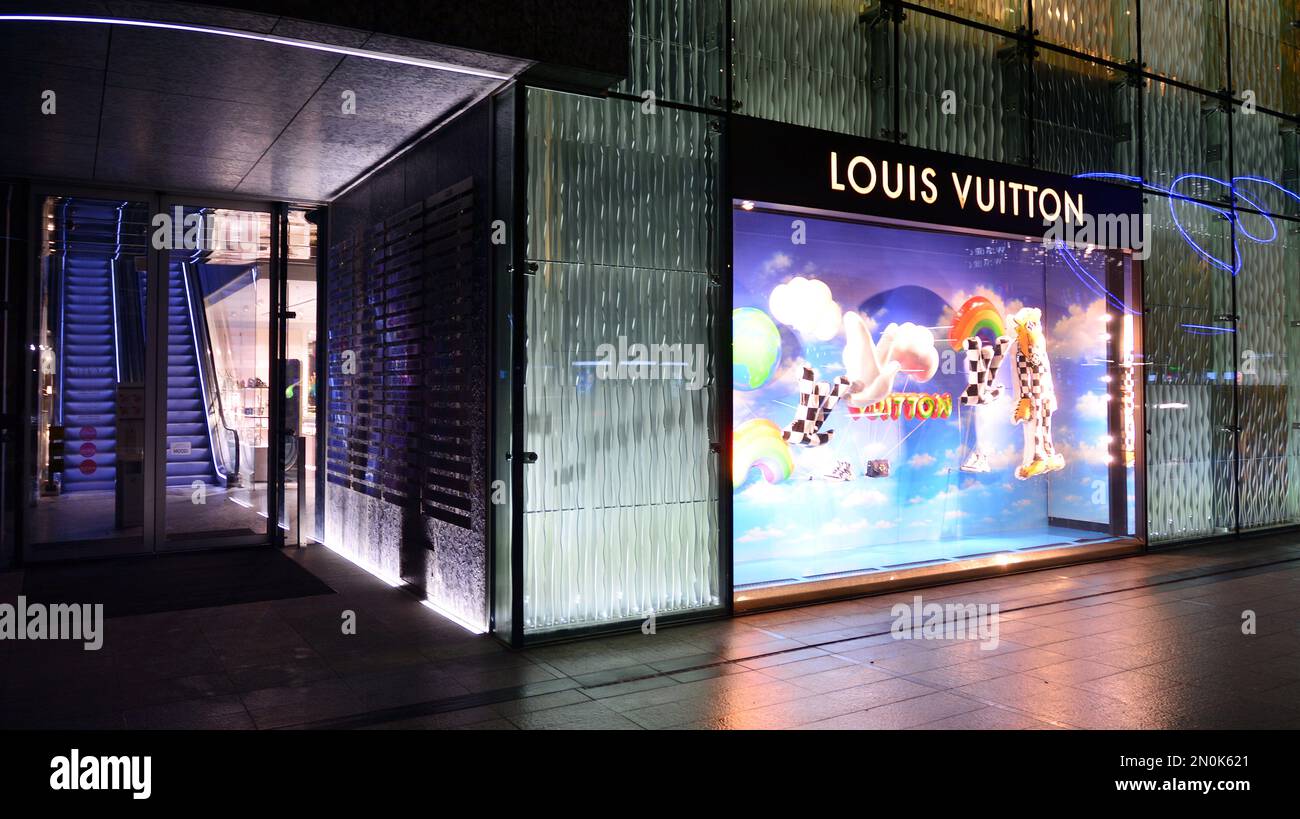 Varsavia, Polonia. 22 febbraio 2021. Negozio Louis Vuitton. Borse da donna, che combinano stile classico, design senza tempo e la massima qualità Foto Stock