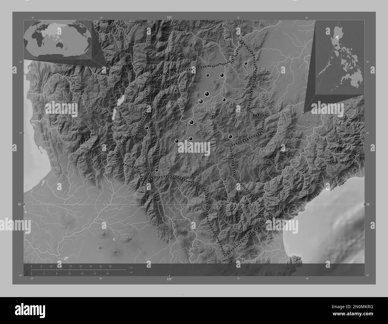 Nueva Vizcaya, provincia delle Filippine. Mappa in scala di grigi con laghi e fiumi. Posizioni delle principali città della regione. Posizione ausiliaria d'angolo Foto Stock