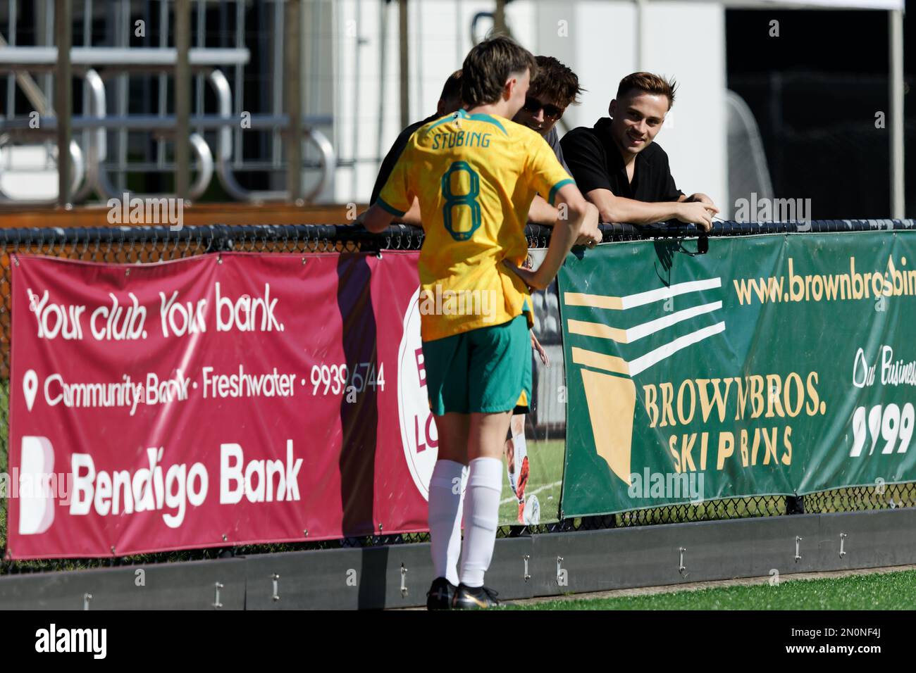 Riley Stubing of Australia ringrazia la folla dopo la partita tra Australia e Stati Uniti al Cromer Park il 4 febbraio 2023 a Sydney, Australia Foto Stock