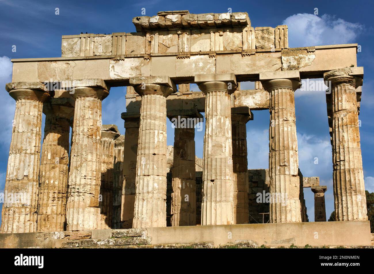 Elinunte, Italia, resti del Tempio di Hera nell'antica città di Selinunte sull'isola di Sicilia (Italia) Foto Stock