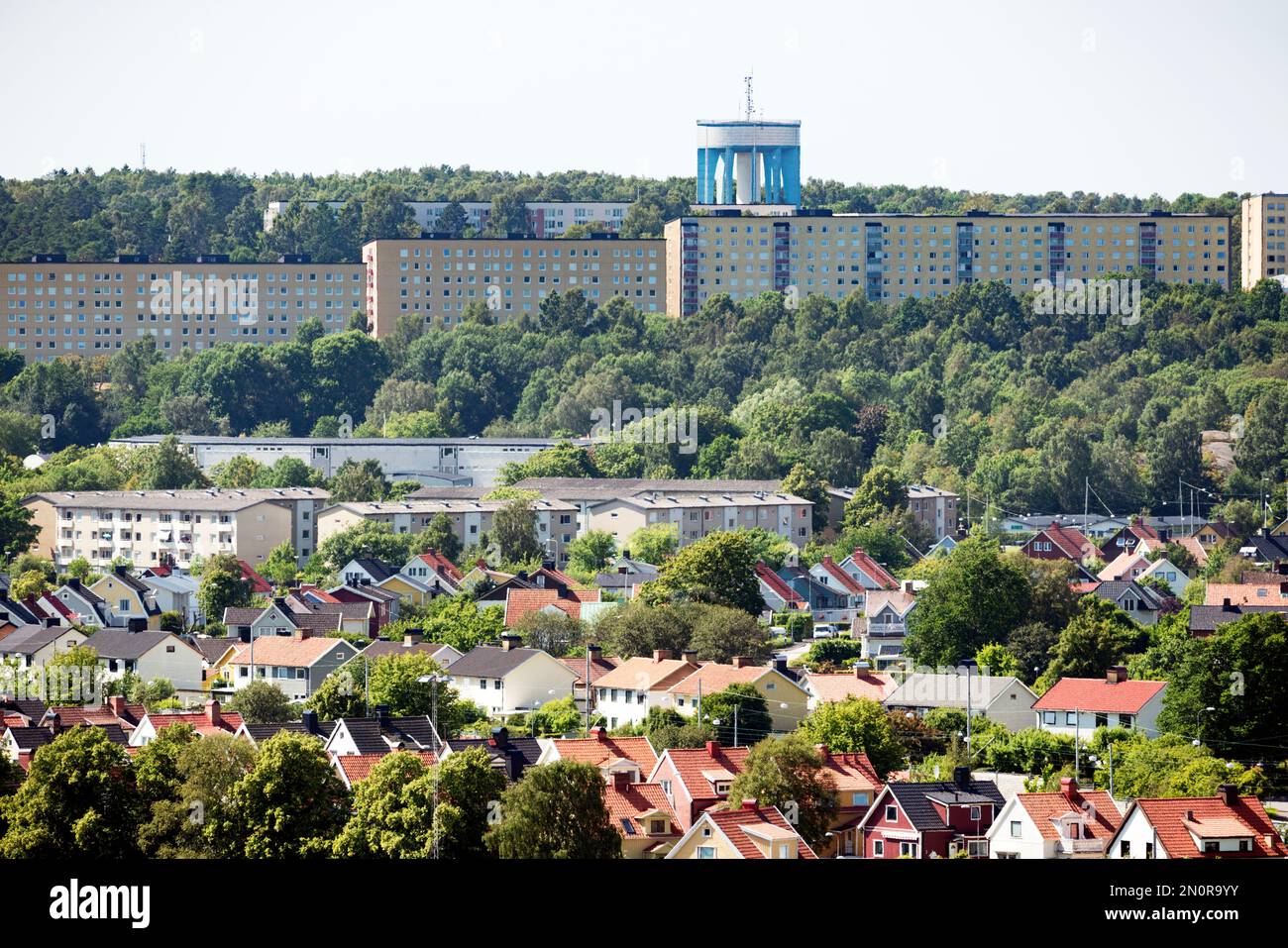 Vista sulla zona di Hisingen a Göteborg, Gothenburg, con diverse forme di abitazioni Foto Stock