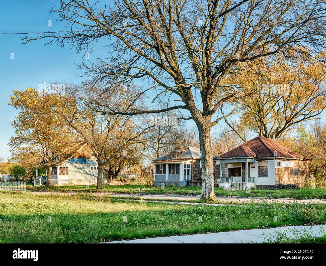 Un intero isolato residenziale è stato eliminato di edifici abbandonati per creare un parco informale nella comunità Highland Park di Detroit. Foto Stock