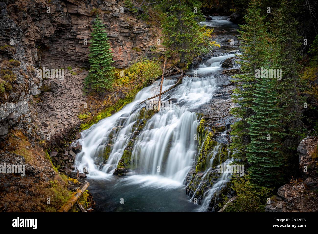 Cascata, Double Falls, fiume Tumalo Creek, Bend, Deschutes County, Oregon, Stati Uniti, Nord America Foto Stock