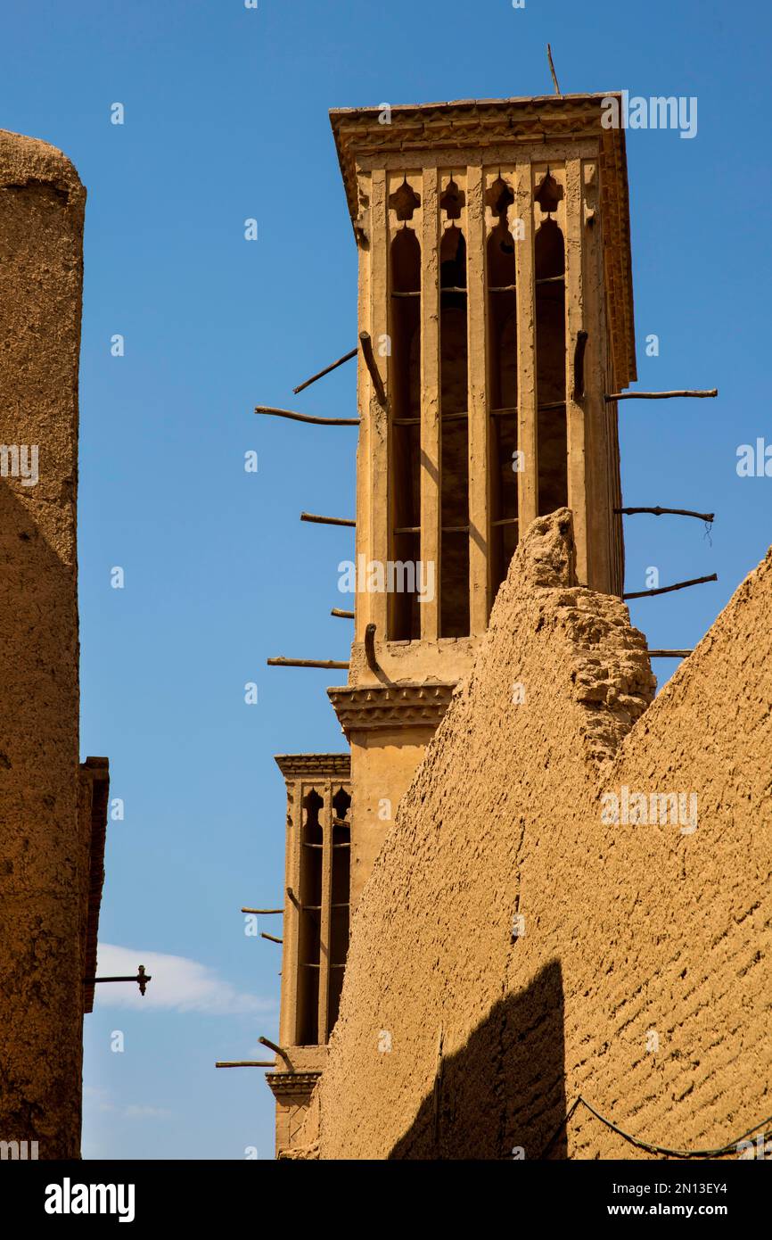 Torri del vento, edifici in argilla nella città vecchia, Yasd, Yasd, Iran, Asia Foto Stock