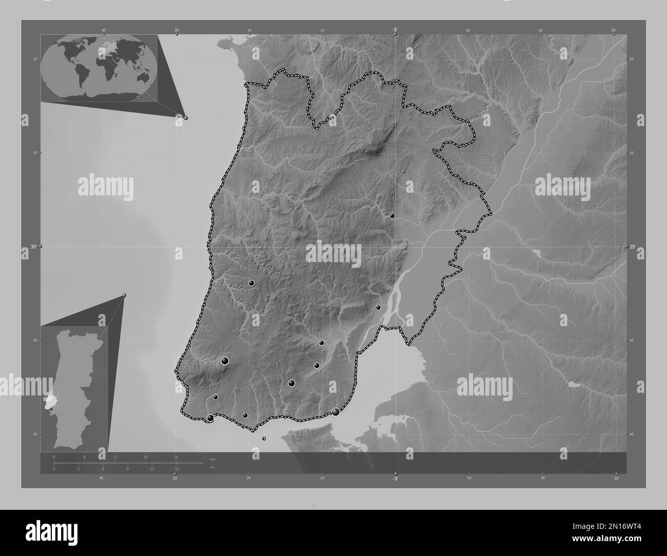 Lisboa, distretto del Portogallo. Mappa in scala di grigi con laghi e fiumi. Posizioni delle principali città della regione. Mappe delle posizioni ausiliarie degli angoli Foto Stock