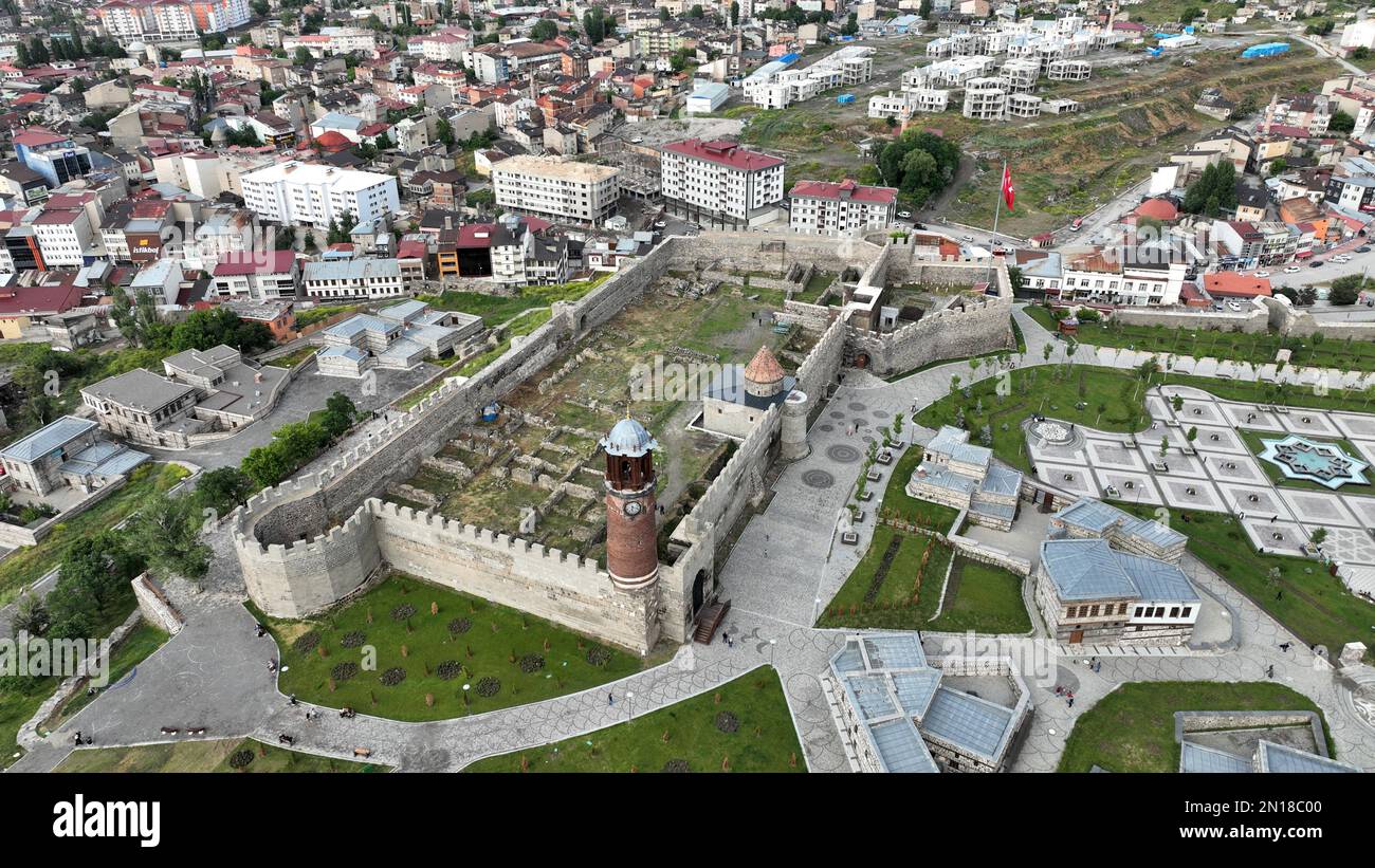 Il Castello di Erzurum fu costruito nel 415 durante l'Impero Bizantino. Una fotografia del castello scattata con un drone. Foto Stock