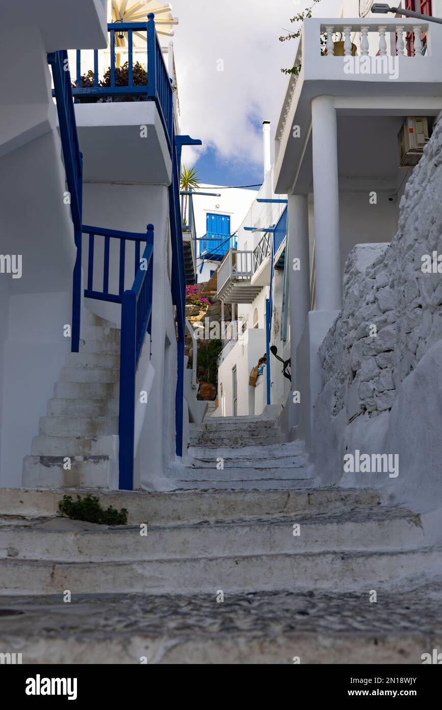 Case imbiancate nei vicoli stretti della città di Mikonos, Mykonos, Grecia Foto Stock