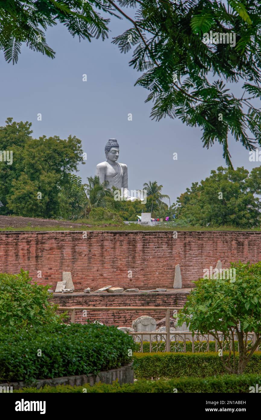 08 24 2015 pietra rovinata Buddhista Mahachaitya grande stupa costruito nel 3rd ° secolo a.C. Amaravthi Andhra Pradesh India Foto Stock