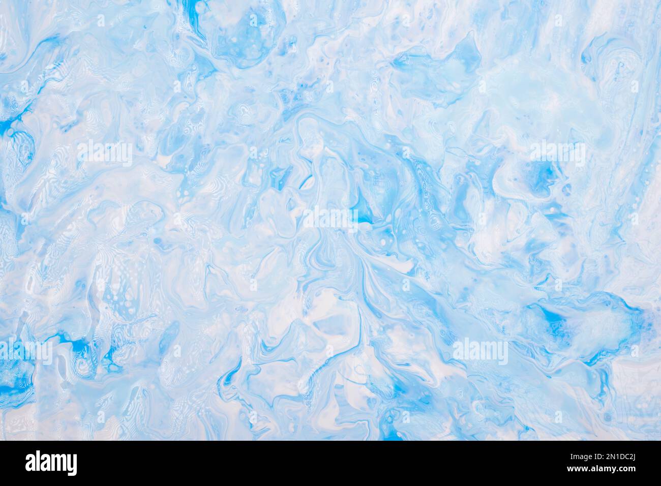 Astratto marmo blu pastello colore vernice sfondo texture con riflessi chiari. Foto Stock