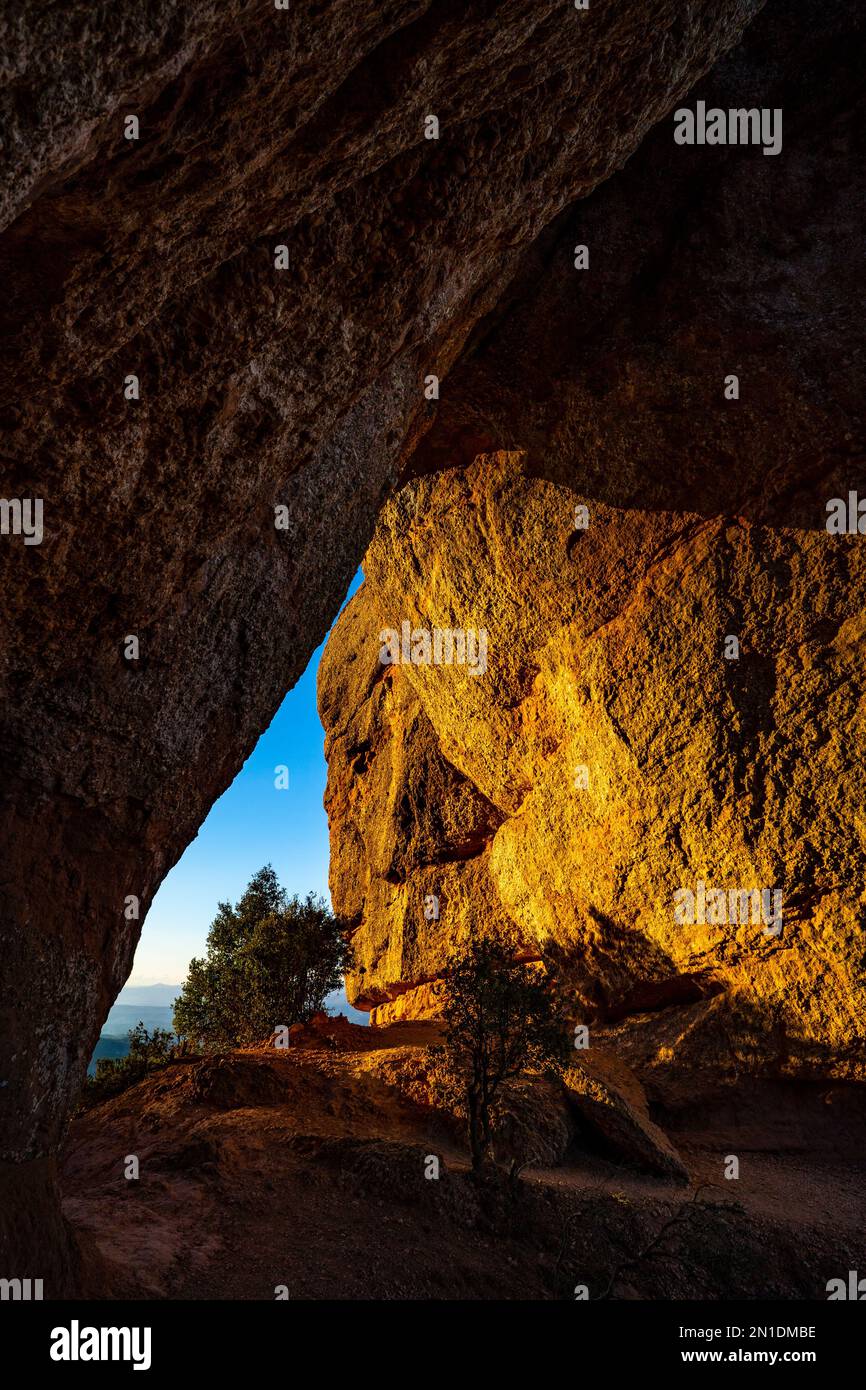 La Roca Foradada, Las Agulles, Montserrat, montagna, Catalogna, Spagna. Copyright Dave Walsh 2022. Foto Stock