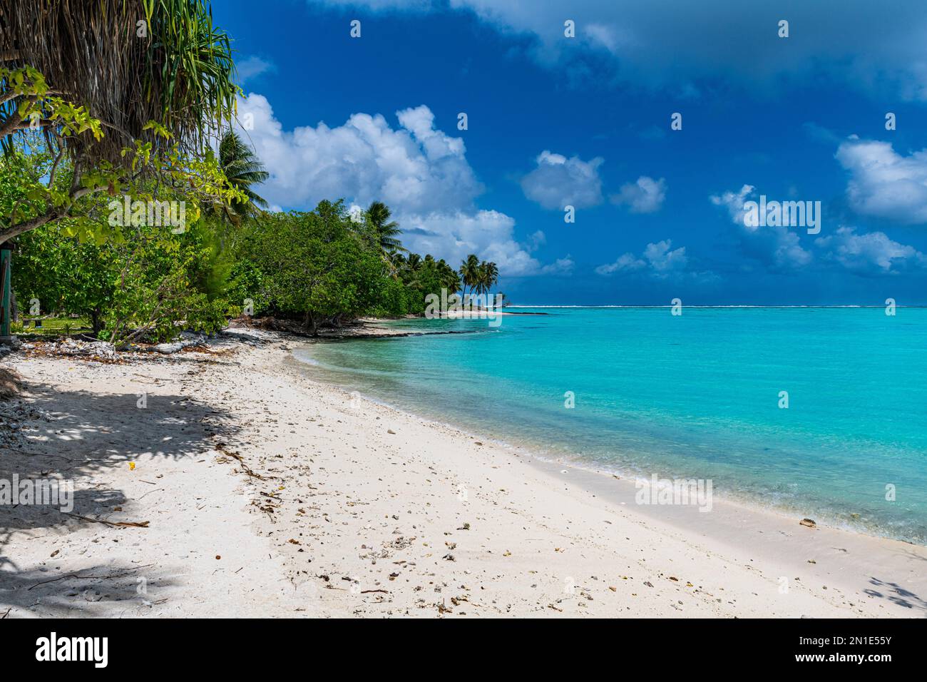 Spiaggia di sabbia bianca su un piccolo isolotto, Maupiti, Isole della Società, Polinesia francese, Sud Pacifico, Pacifico Foto Stock