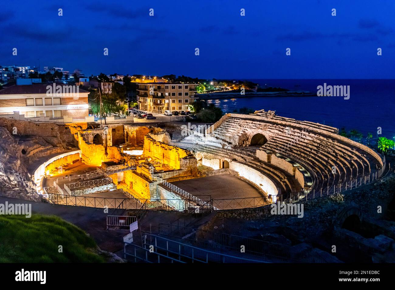 Anfiteatro Romano di notte, Tarraco (Tarragona), patrimonio dell'umanità dell'UNESCO, Catalogna, Spagna, Europa Foto Stock